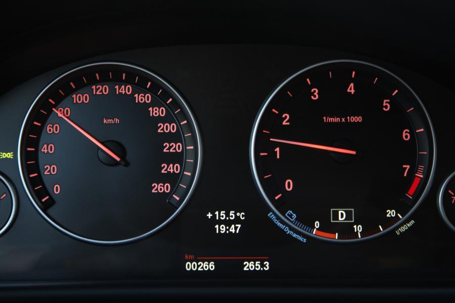  BMW 5-Series Long-Wheelbase 2010 года  (CN) (фото 6 из 77)